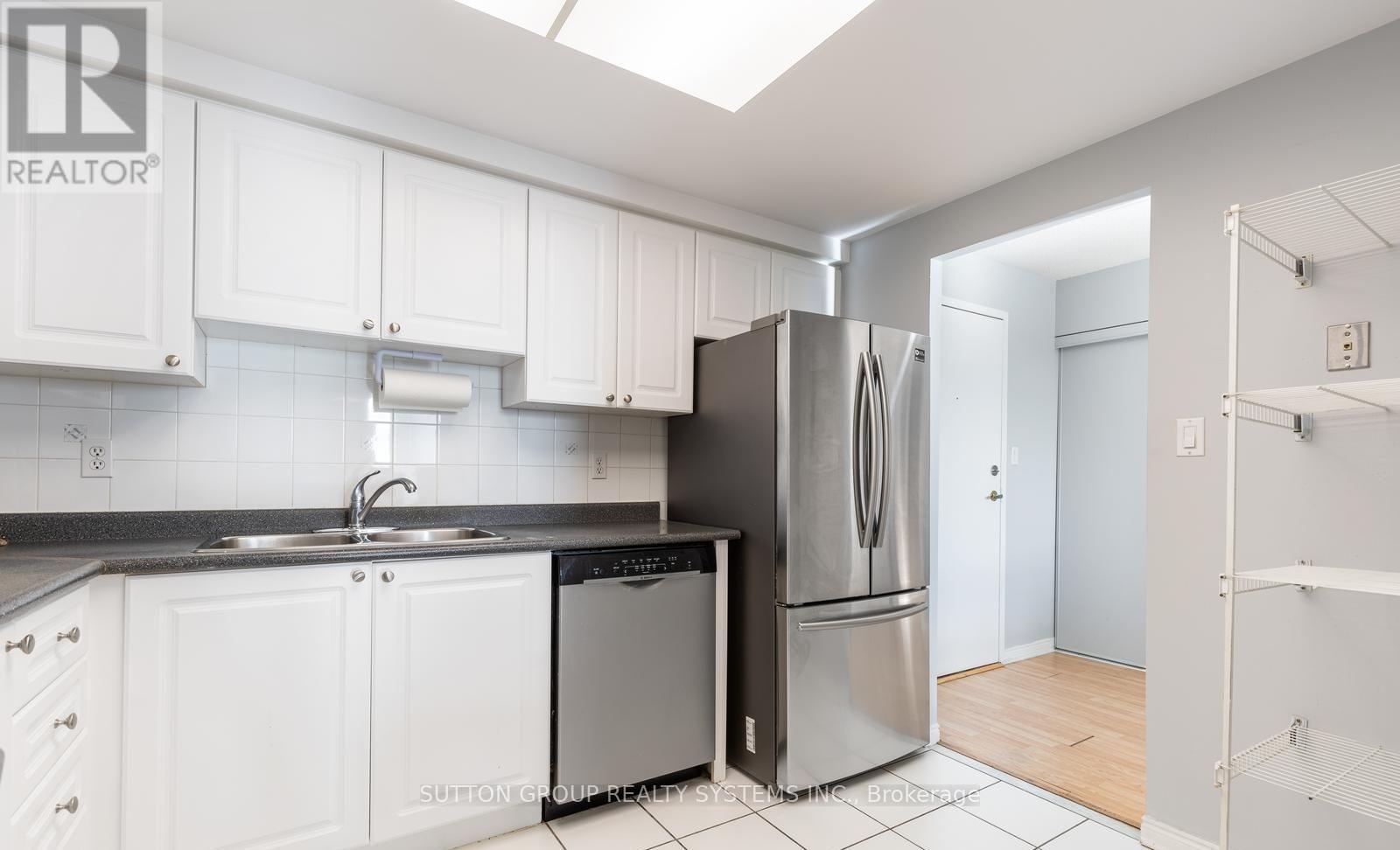 1805 - 135 Hillcrest Avenue, Mississauga, ON - Indoor Photo Showing Kitchen With Double Sink