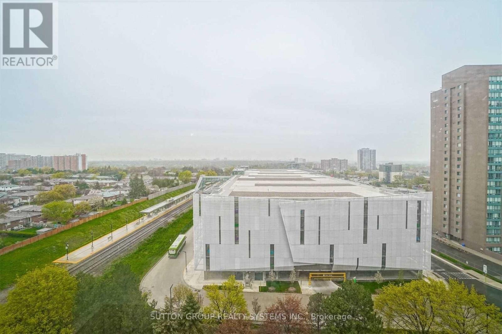 1805 - 135 Hillcrest Avenue, Mississauga, ON - Outdoor With View