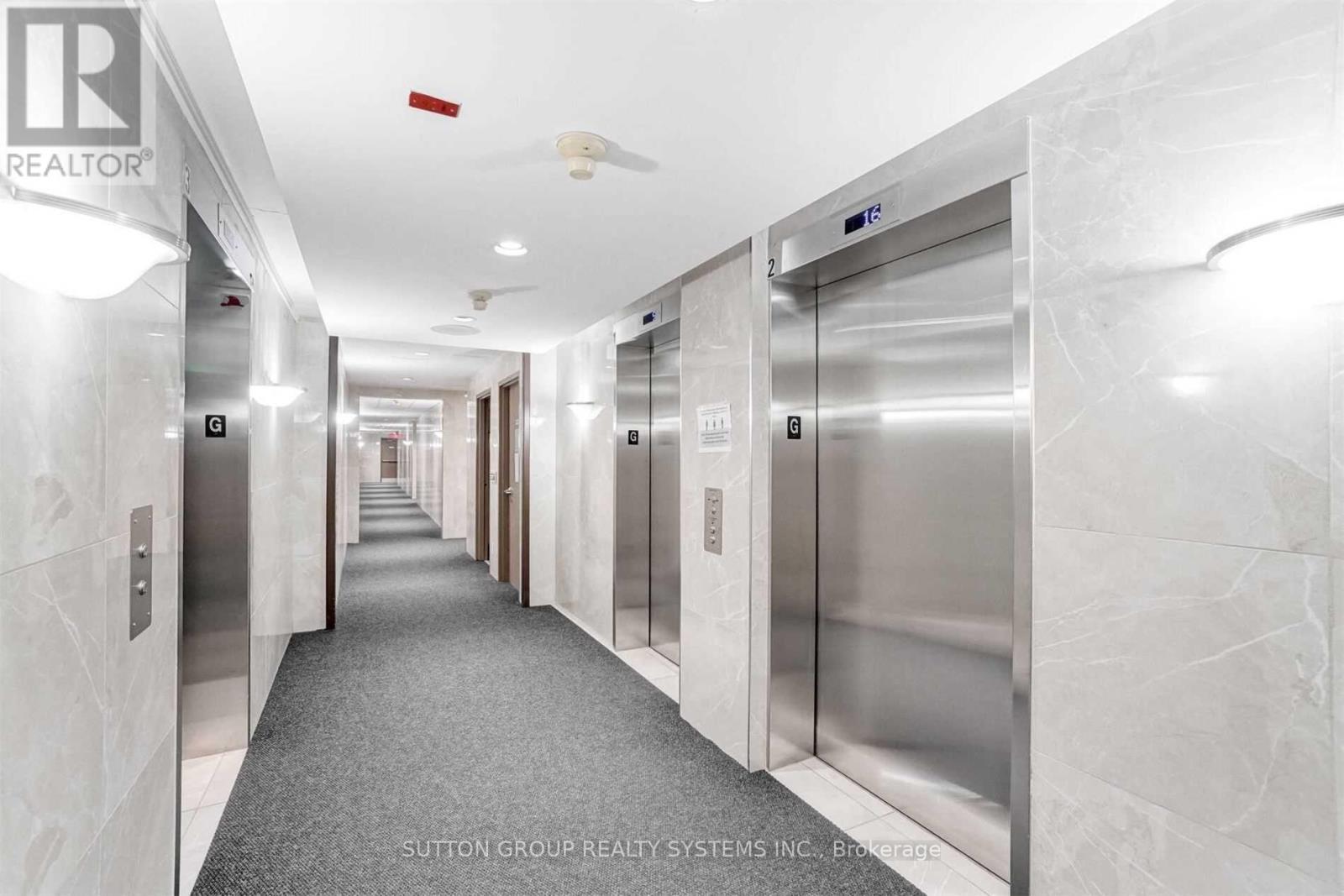 1805 - 135 Hillcrest Avenue, Mississauga, ON - Indoor Photo Showing Bathroom