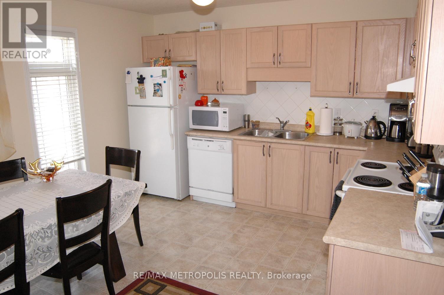 C17 - 619 Wild Ginger Avenue, Waterloo, ON - Indoor Photo Showing Kitchen With Double Sink