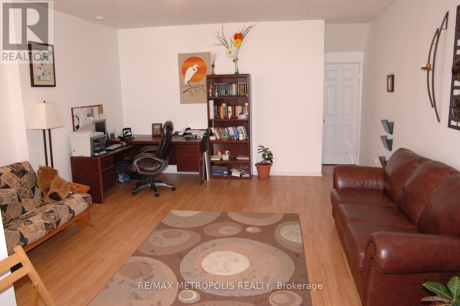 C17 - 619 Wild Ginger Avenue, Waterloo, ON - Indoor Photo Showing Living Room