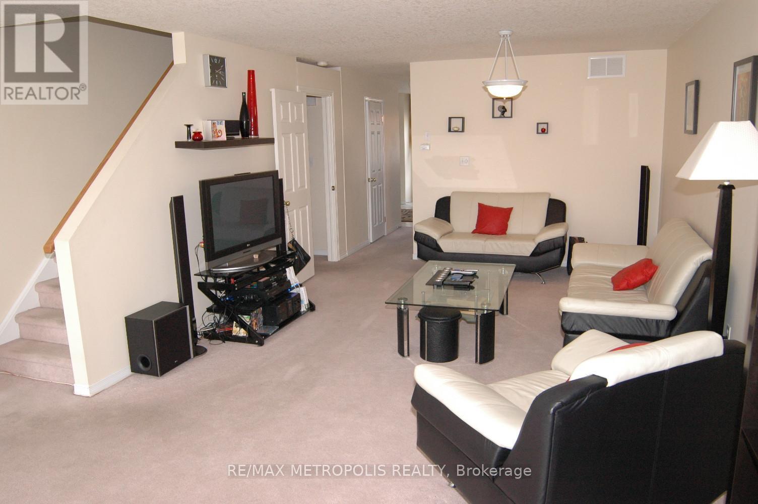 C17 - 619 Wild Ginger Avenue, Waterloo, ON - Indoor Photo Showing Other Room