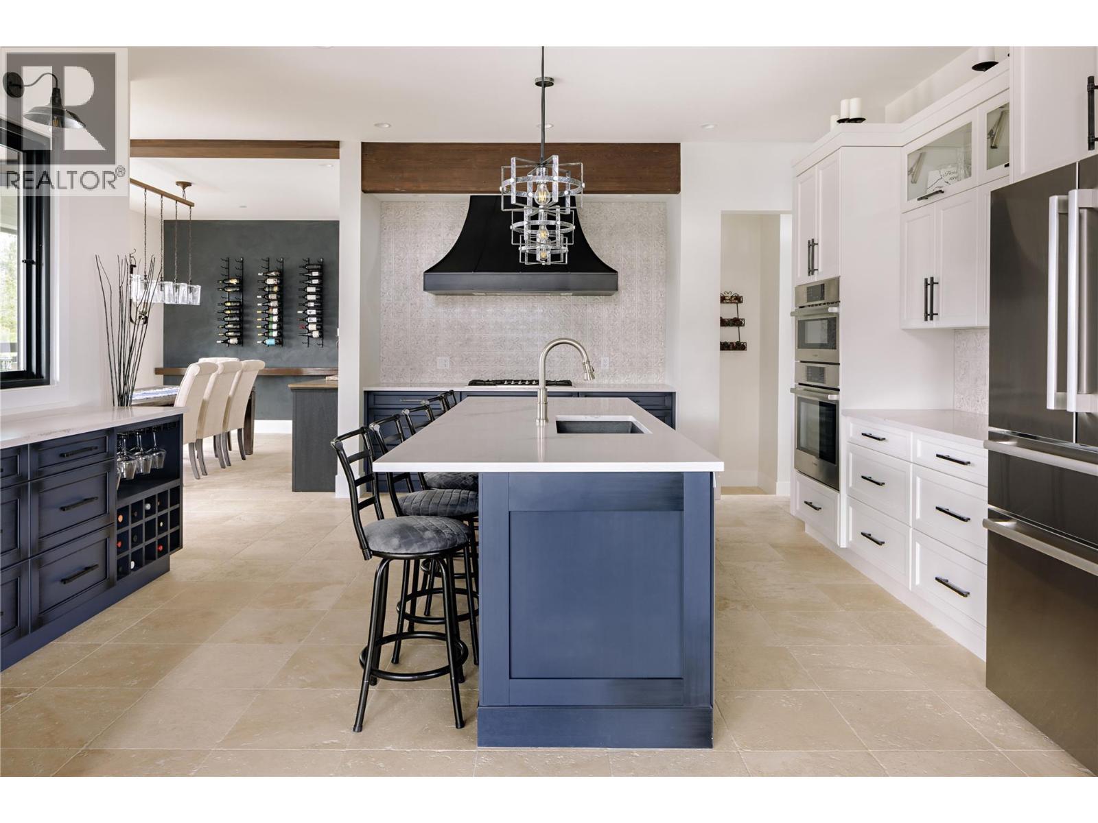 9532 Benchland Drive, Lake Country, BC - Indoor Photo Showing Kitchen With Upgraded Kitchen