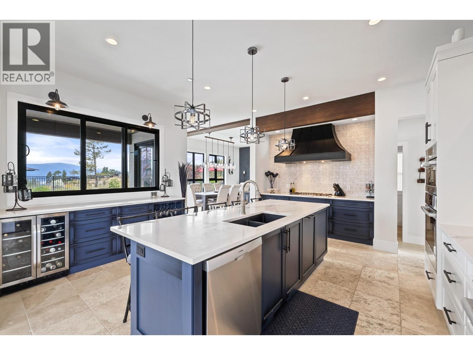 9532 Benchland Drive, Lake Country, BC - Indoor Photo Showing Kitchen With Double Sink With Upgraded Kitchen