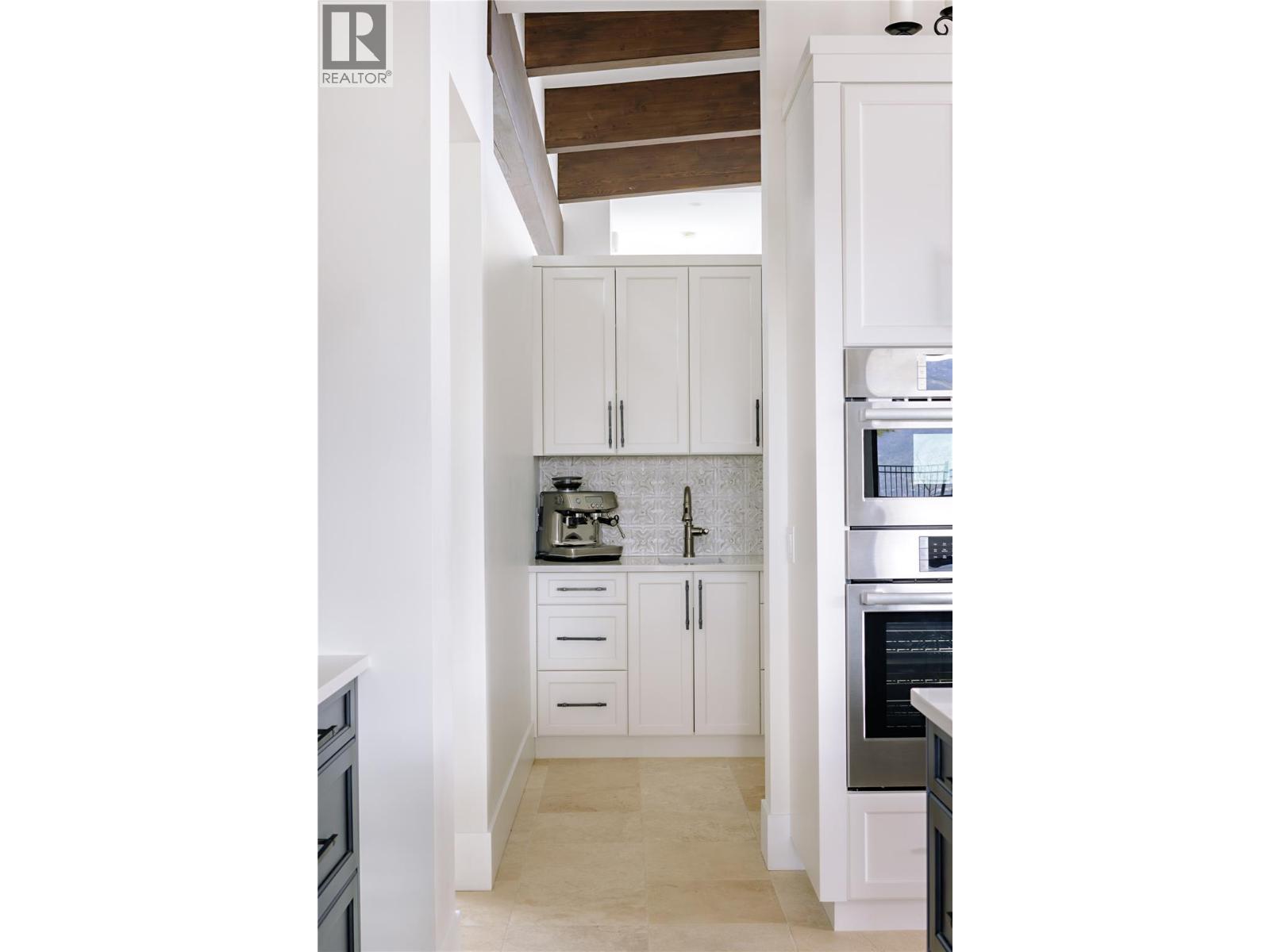 9532 Benchland Drive, Lake Country, BC -