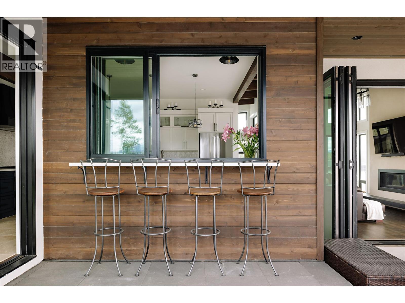 9532 Benchland Drive, Lake Country, BC - With Exterior