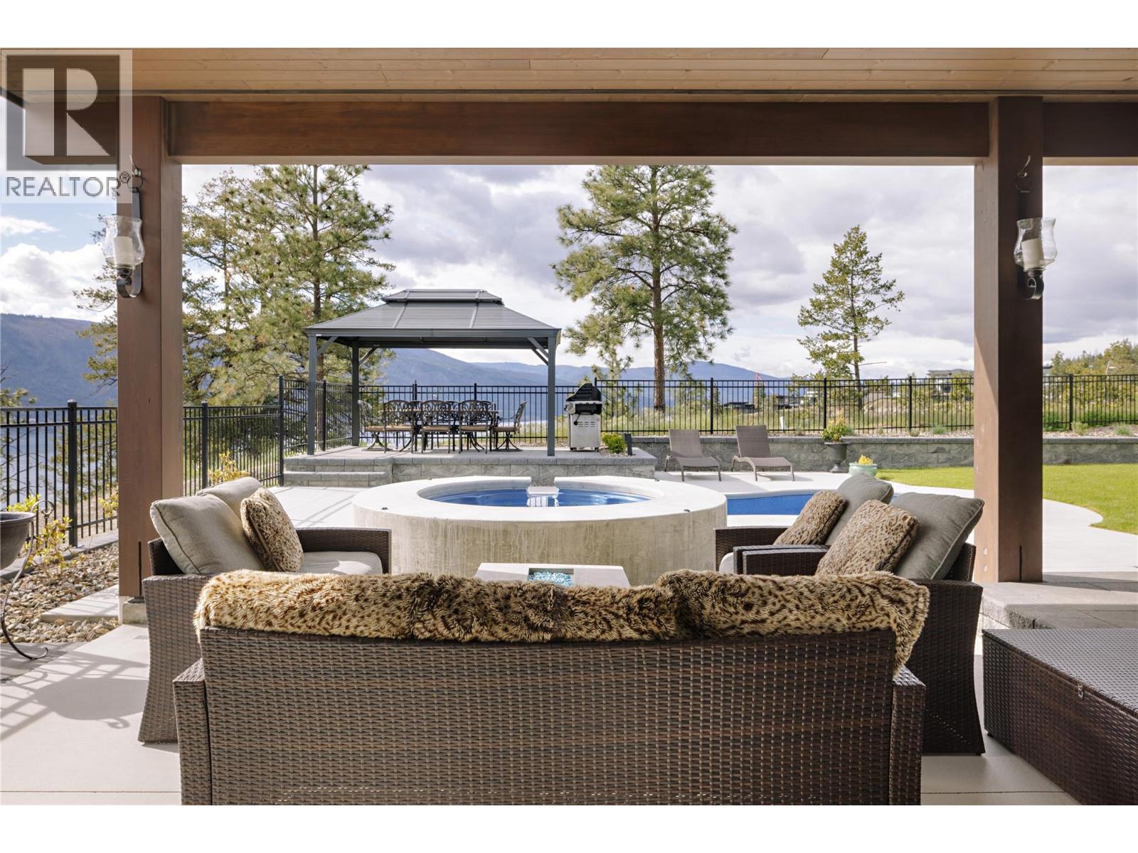 9532 Benchland Drive, Lake Country, BC - Outdoor With In Ground Pool With Deck Patio Veranda