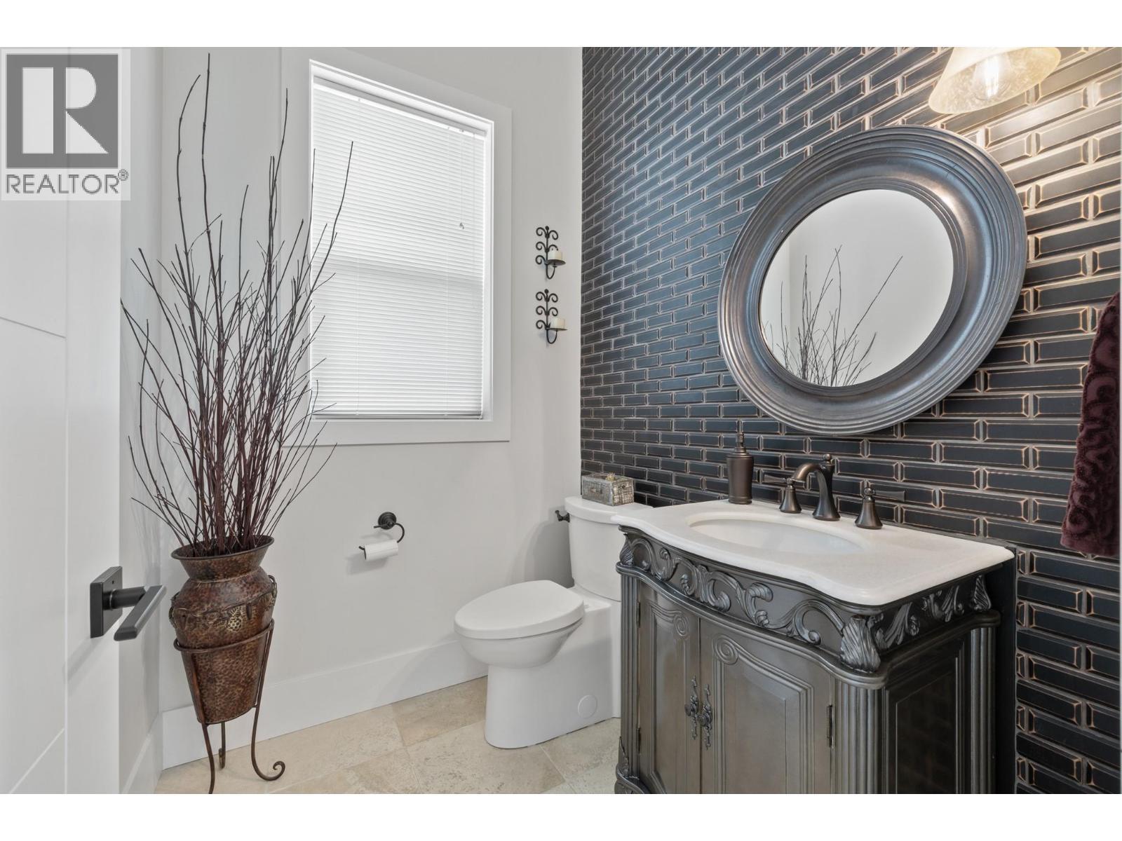 9532 Benchland Drive, Lake Country, BC - Indoor Photo Showing Bathroom