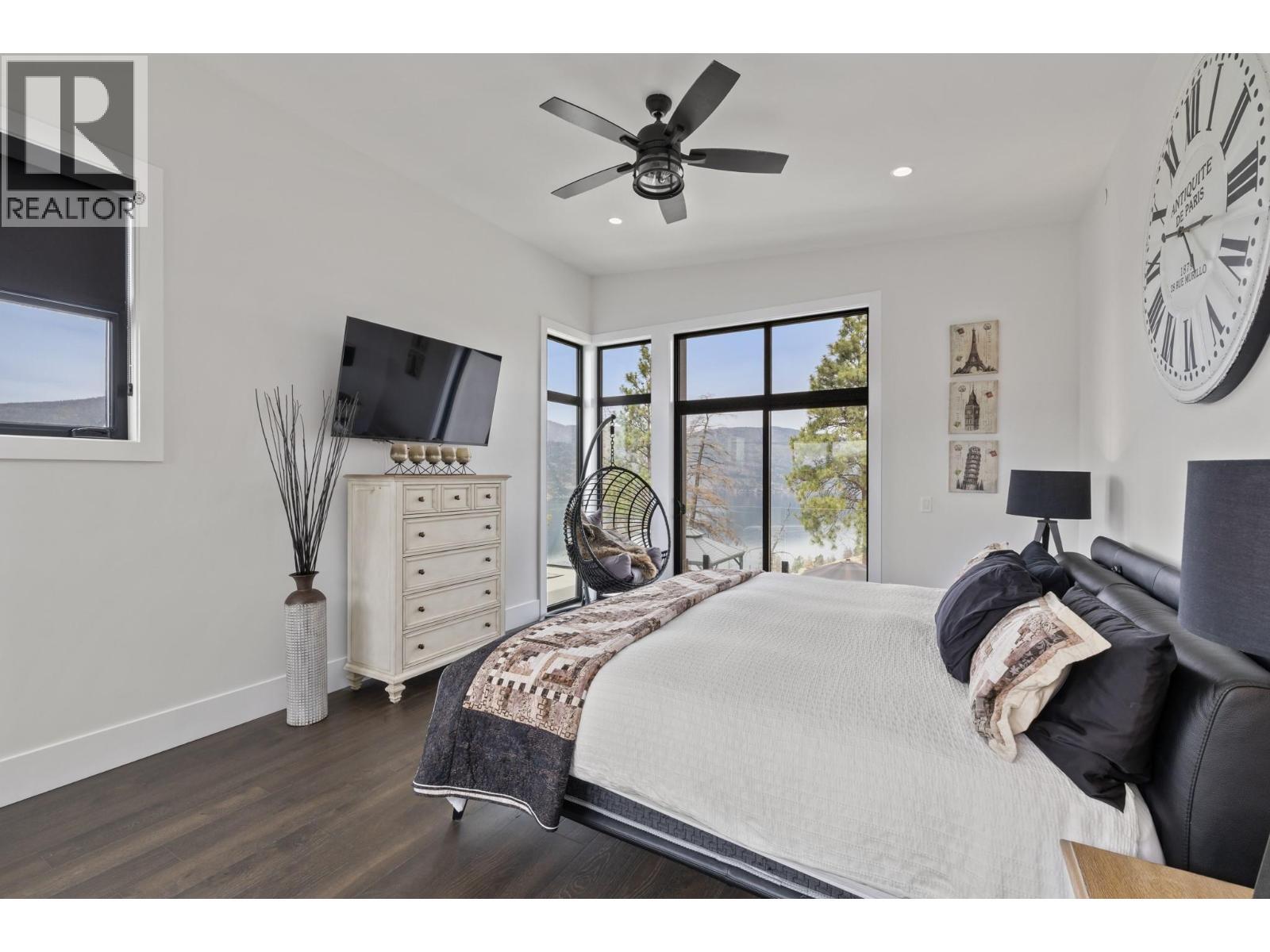 9532 Benchland Drive, Lake Country, BC - Indoor Photo Showing Bedroom