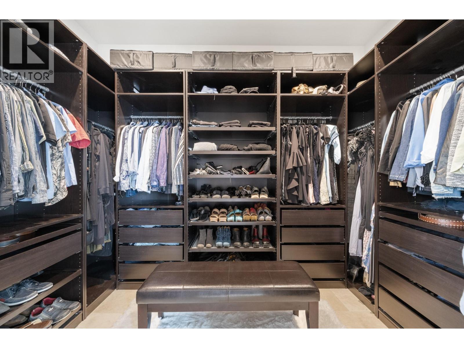 9532 Benchland Drive, Lake Country, BC - Indoor With Storage