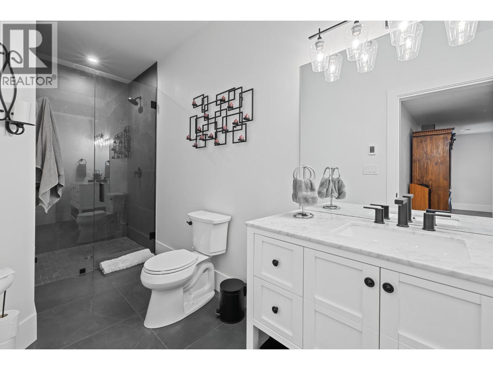 9532 Benchland Drive, Lake Country, BC - Indoor Photo Showing Bathroom