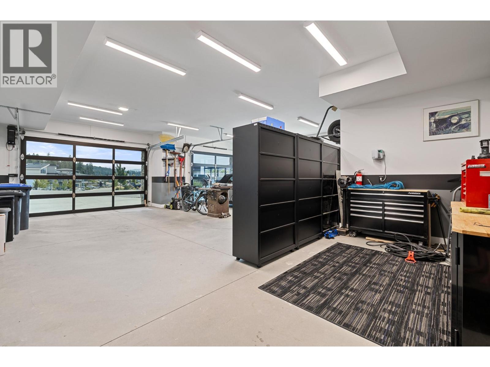 9532 Benchland Drive, Lake Country, BC - Indoor Photo Showing Garage