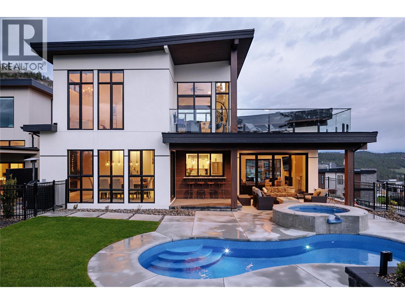 9532 Benchland Drive, Lake Country, BC - Outdoor With In Ground Pool