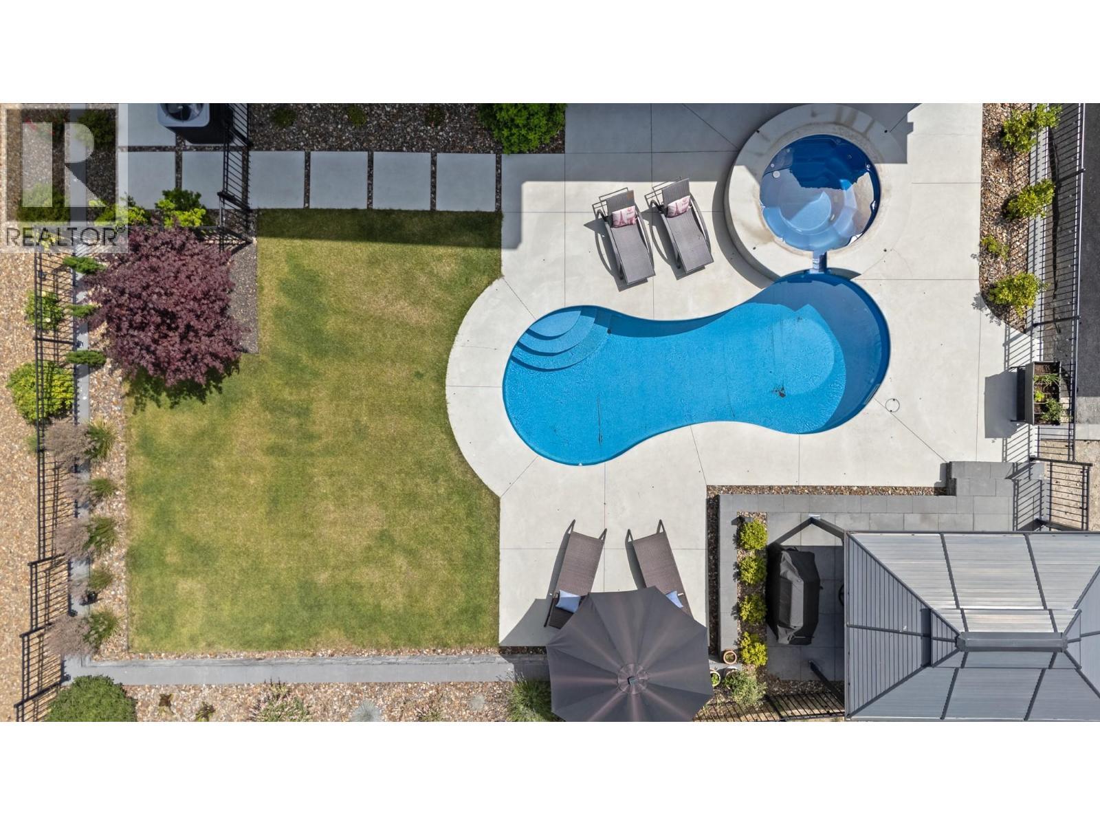 9532 Benchland Drive, Lake Country, BC - Outdoor With In Ground Pool