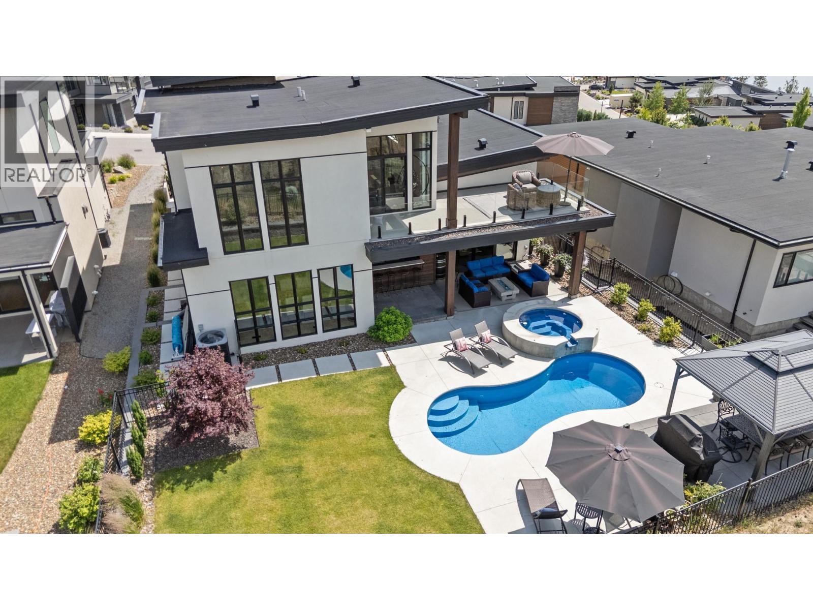 9532 Benchland Drive, Lake Country, BC - Outdoor With In Ground Pool