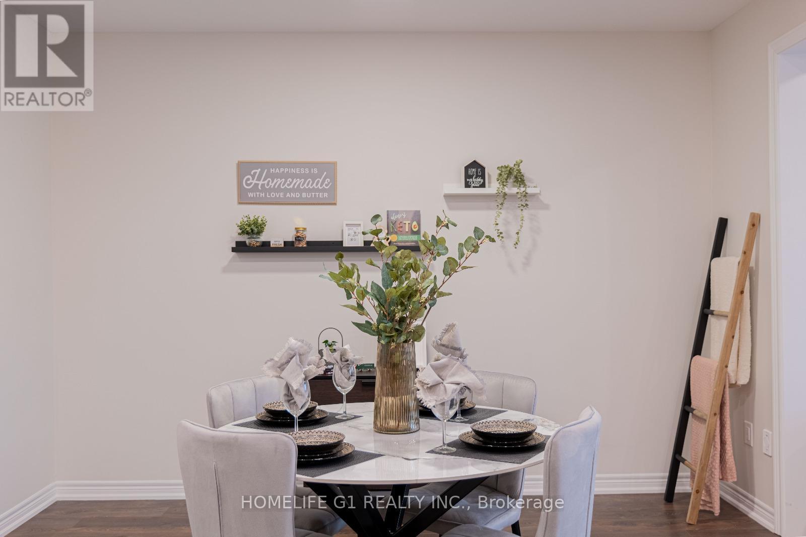 385 Threshing Mill Boulevard, Oakville, ON - Indoor Photo Showing Dining Room