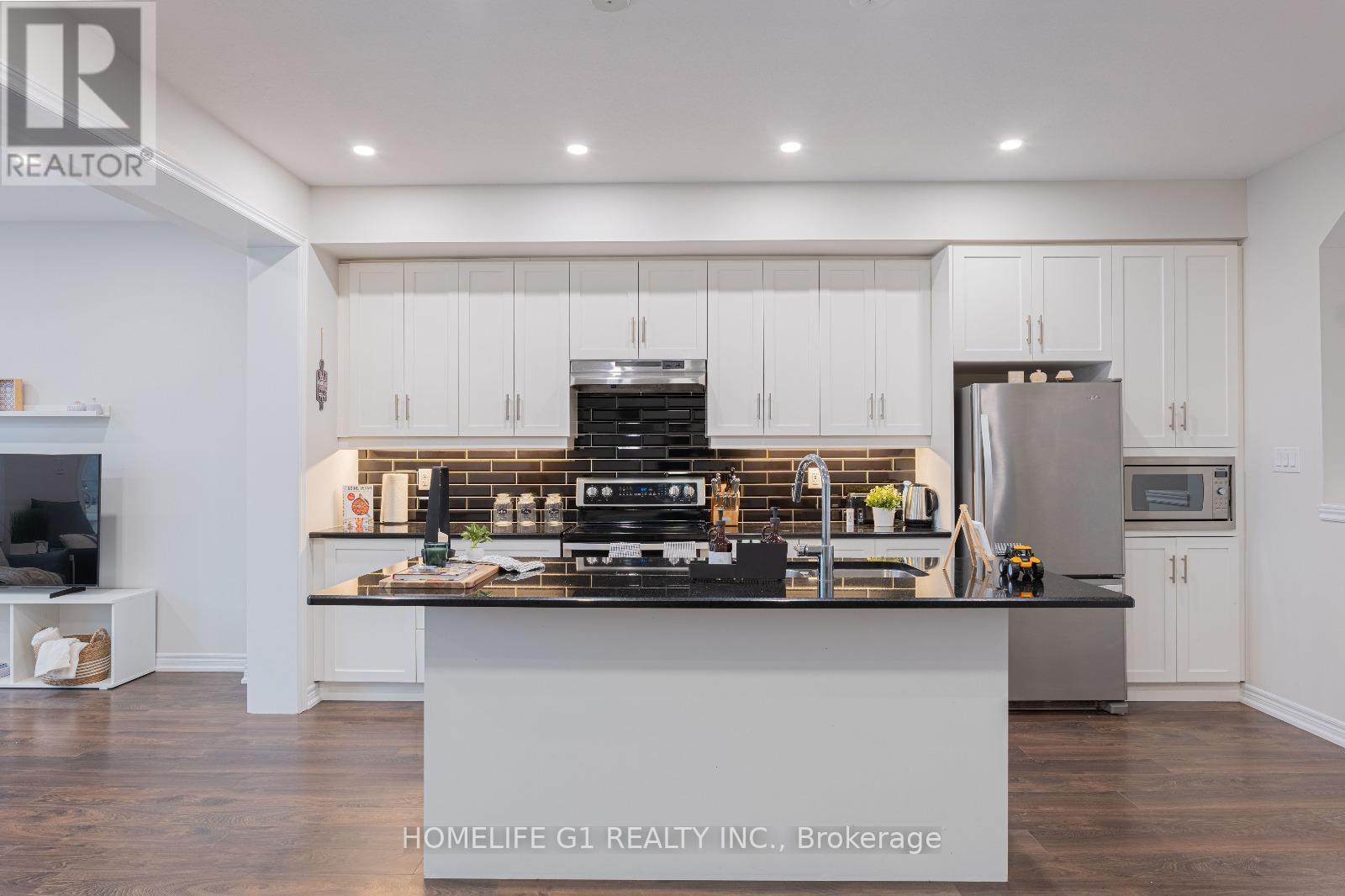 385 Threshing Mill Boulevard, Oakville, ON - Indoor Photo Showing Kitchen With Upgraded Kitchen