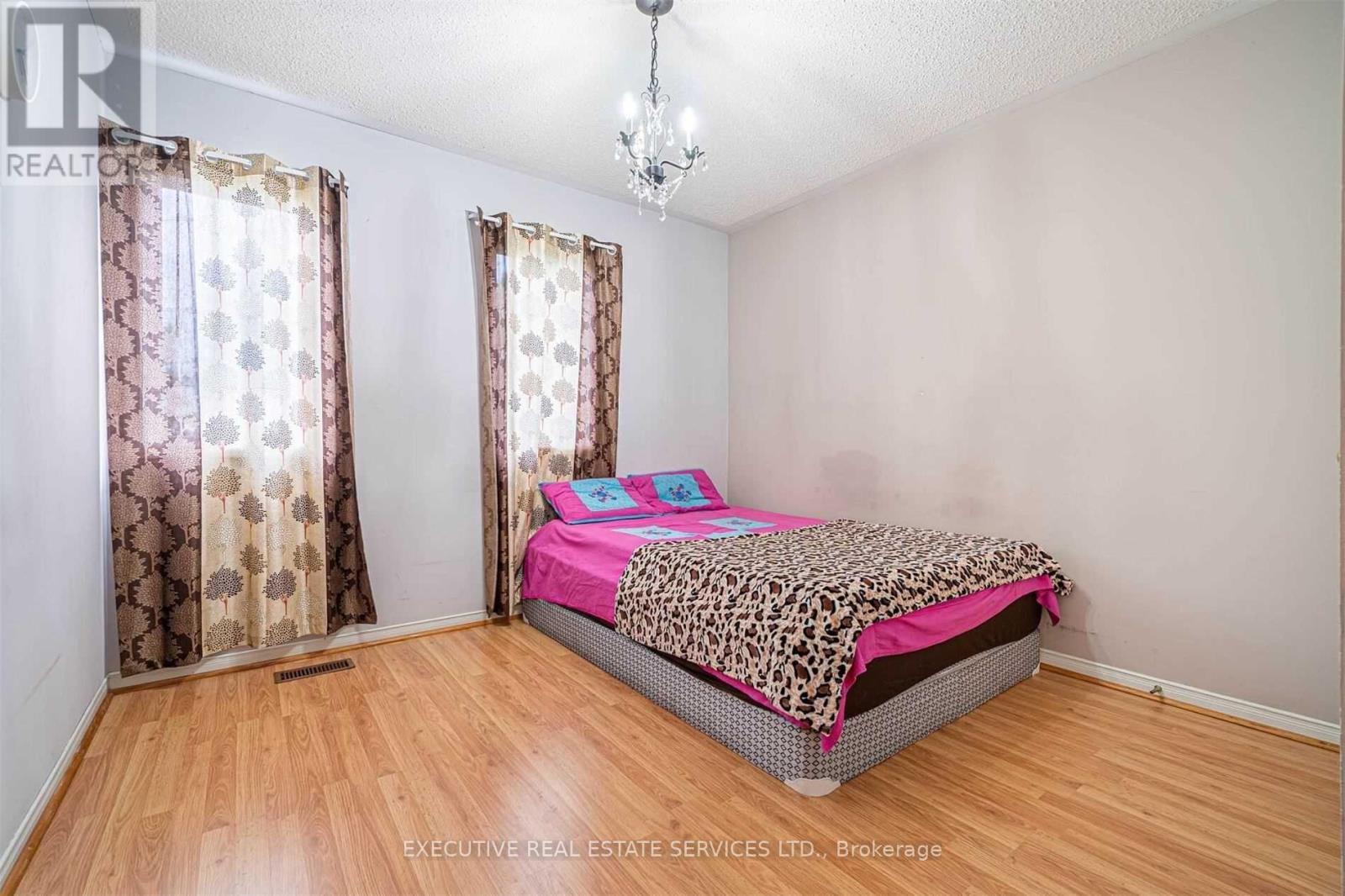 141 Chipmunk Crescent, Brampton, ON - Indoor Photo Showing Bedroom