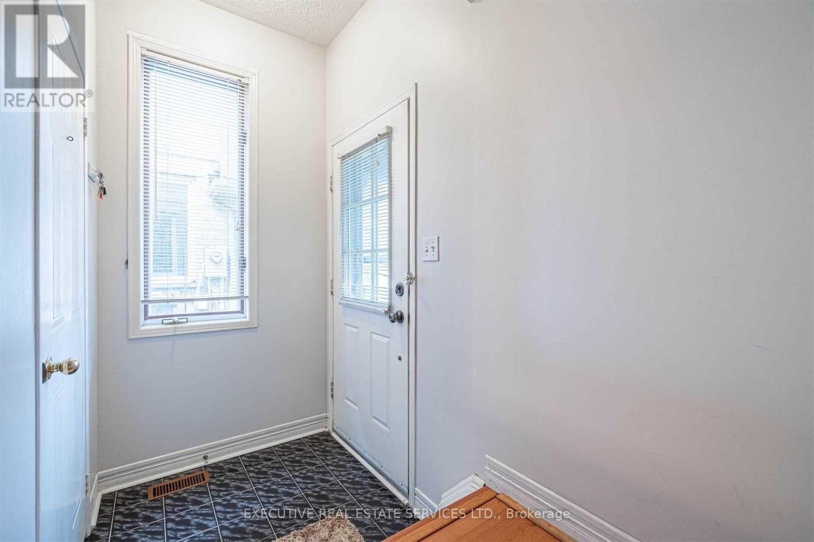 141 Chipmunk Crescent, Brampton, ON - Indoor Photo Showing Other Room