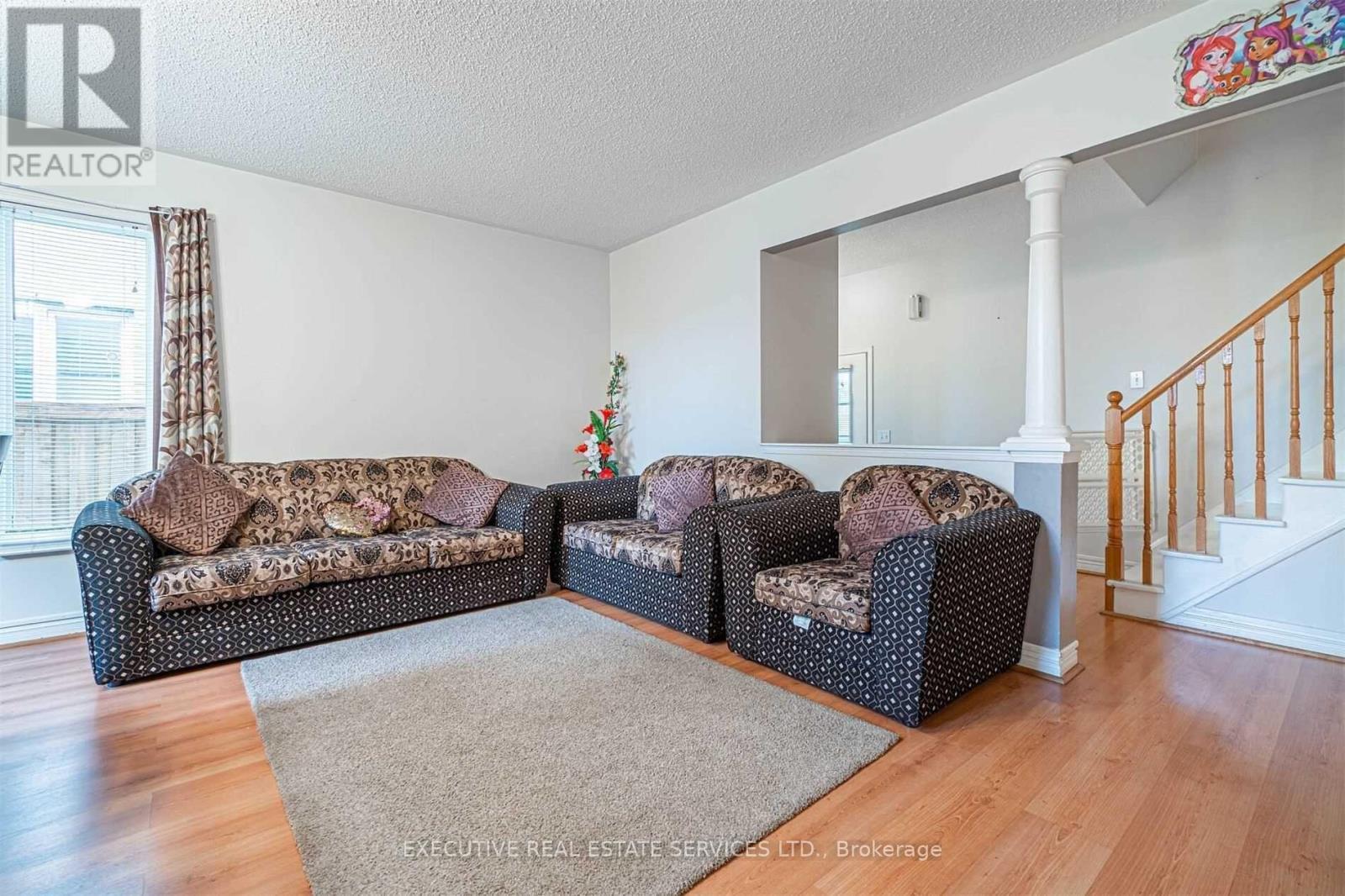 141 Chipmunk Crescent, Brampton, ON - Indoor Photo Showing Living Room