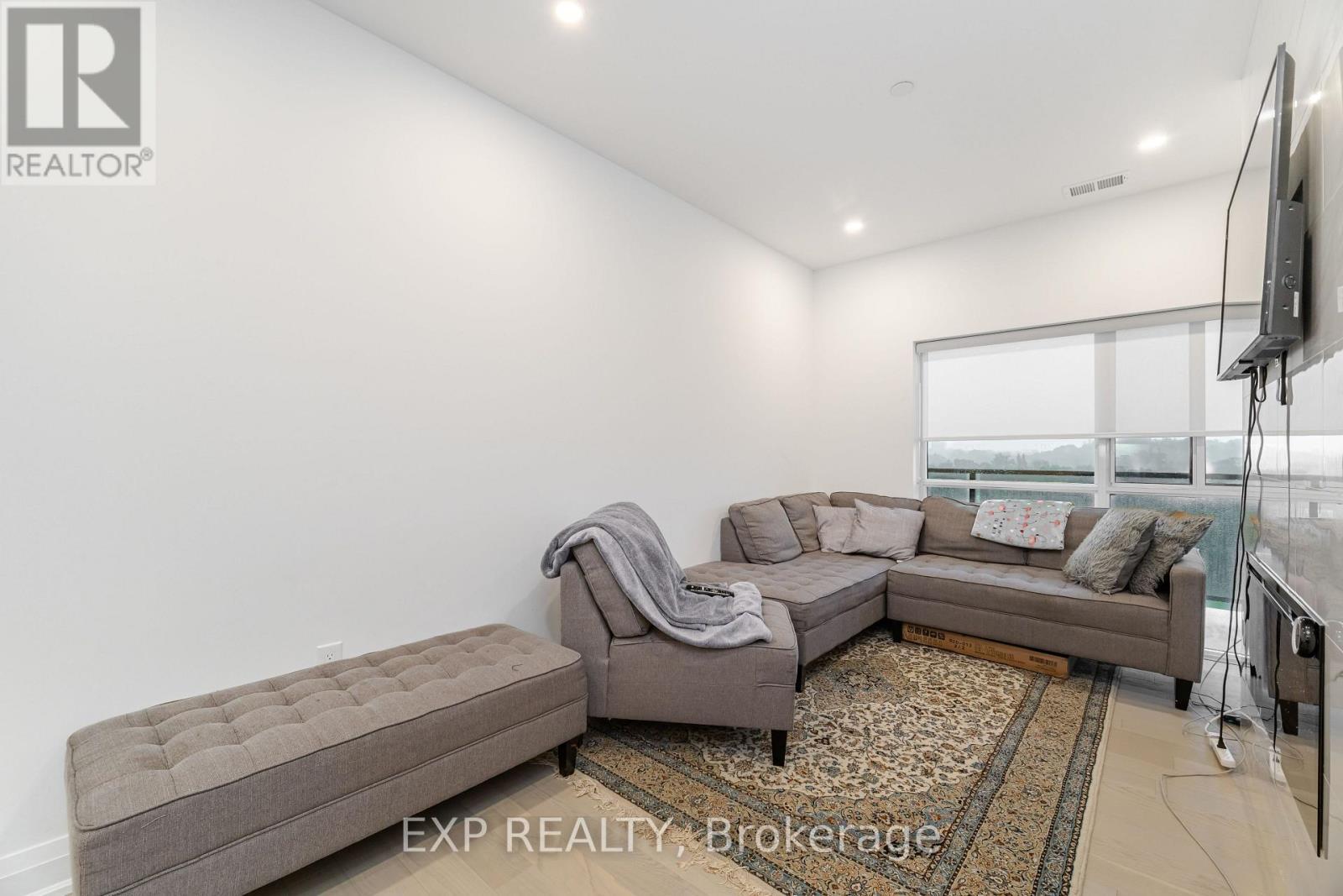 903 - 71 Wyndham Street S, Guelph, ON - Indoor Photo Showing Living Room