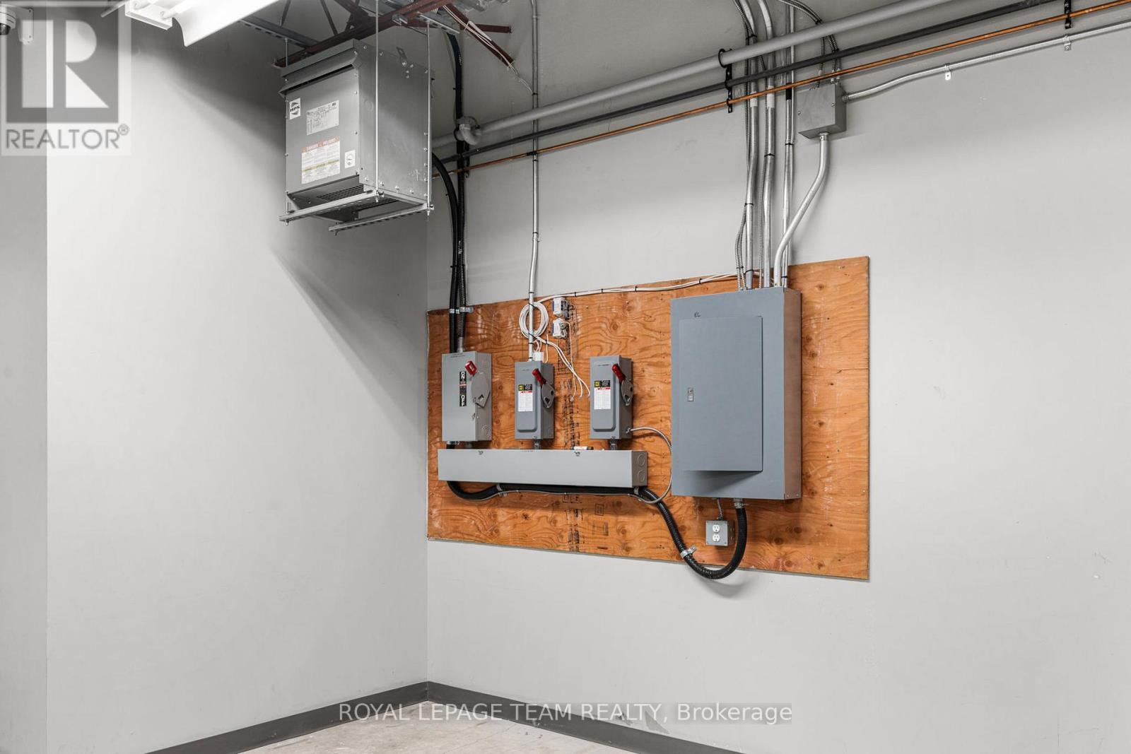 1392 Cyrville Road, Ottawa, ON