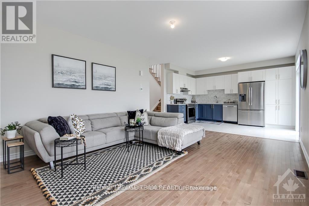 720 Expansion Road, Ottawa, ON - Indoor Photo Showing Living Room