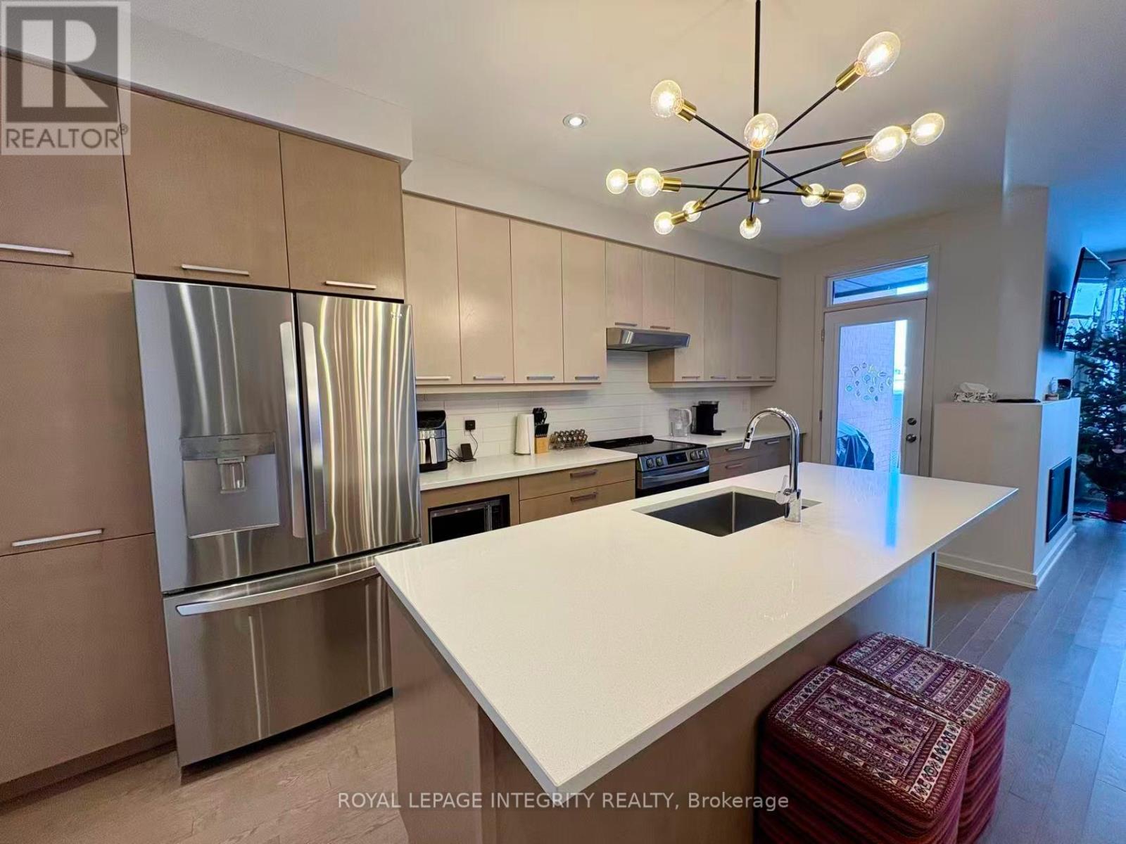 772 Solarium Avenue, Ottawa, ON - Indoor Photo Showing Kitchen With Upgraded Kitchen