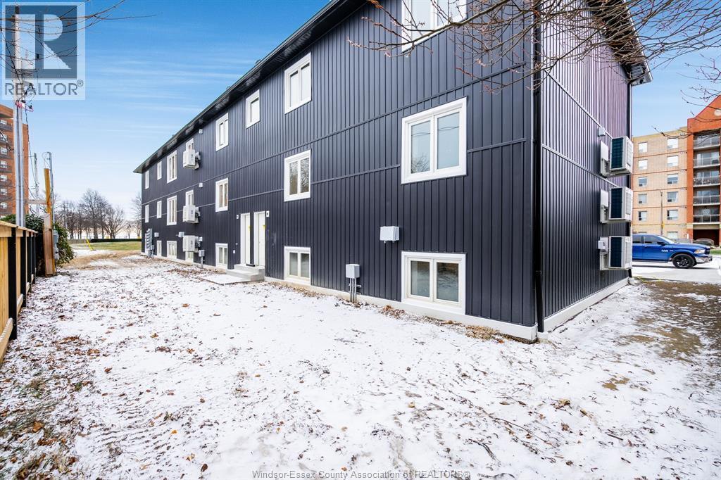 4 Bruce Avenue Unit# 4, Leamington, ON - Outdoor With Exterior