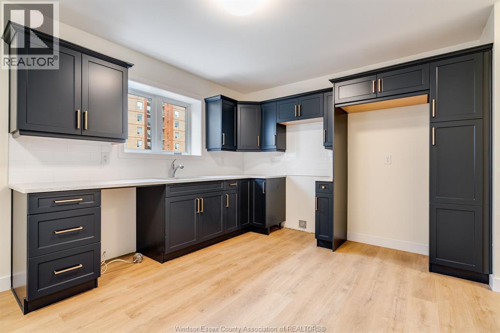 4 Bruce Avenue Unit# 4, Leamington, ON - Indoor Photo Showing Kitchen