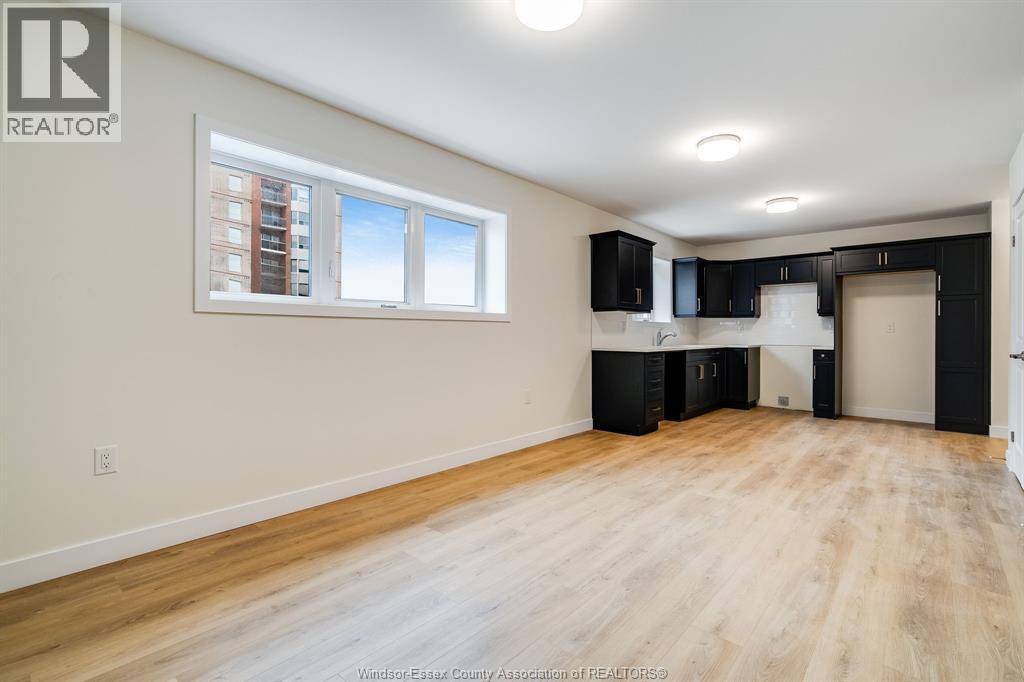 4 Bruce Avenue Unit# 4, Leamington, ON - Indoor Photo Showing Kitchen