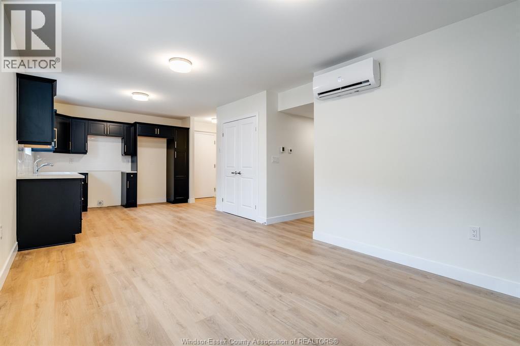 4 Bruce Avenue Unit# 4, Leamington, ON - Indoor Photo Showing Kitchen