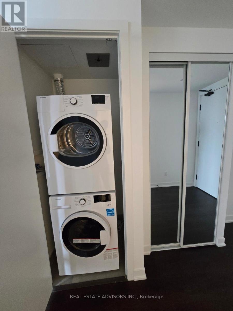 3012 - 319 Jarvis Street, Toronto, ON - Indoor Photo Showing Laundry Room