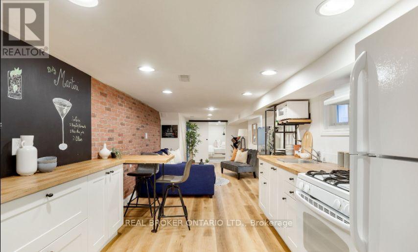 211 Markham Street, Toronto, ON - Indoor Photo Showing Kitchen
