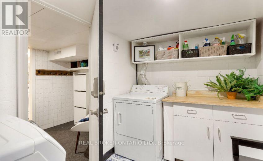 211 Markham Street, Toronto, ON - Indoor Photo Showing Laundry Room
