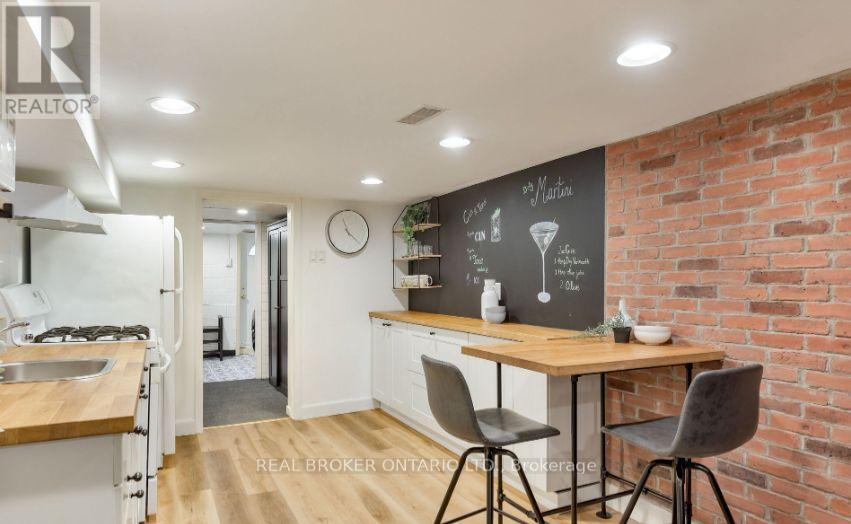 211 Markham Street, Toronto, ON - Indoor