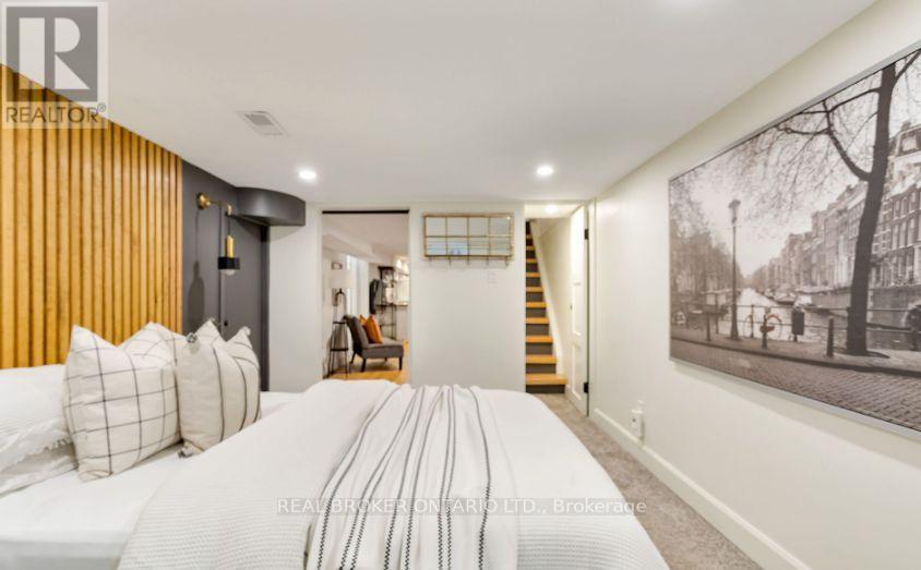 211 Markham Street, Toronto, ON - Indoor Photo Showing Bedroom