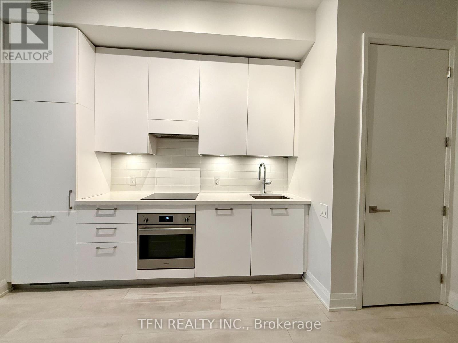 216 - 33 Frederick Todd Way N, Toronto, ON - Indoor Photo Showing Kitchen