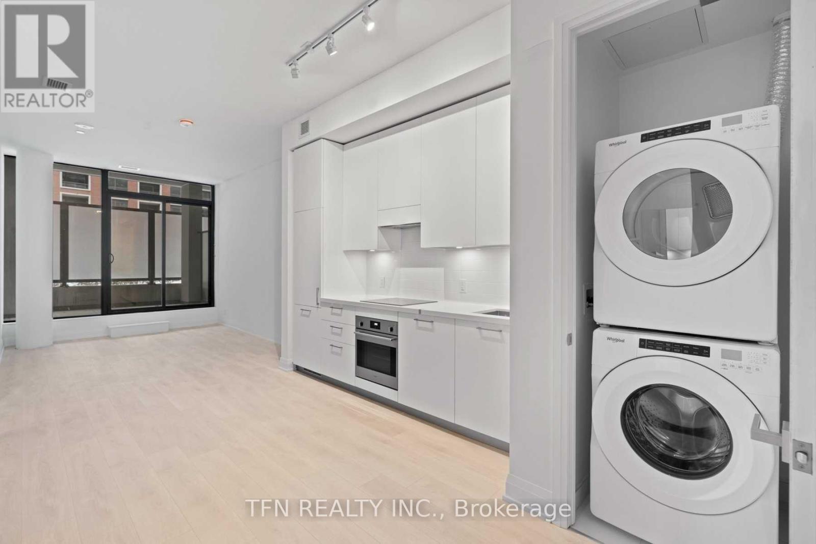 216 - 33 Frederick Todd Way N, Toronto, ON - Indoor Photo Showing Laundry Room