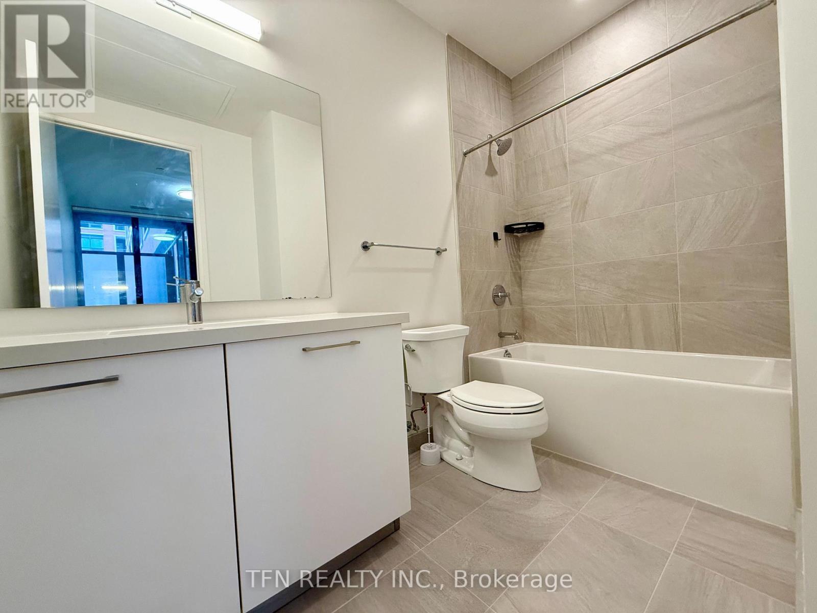 216 - 33 Frederick Todd Way N, Toronto, ON - Indoor Photo Showing Bathroom