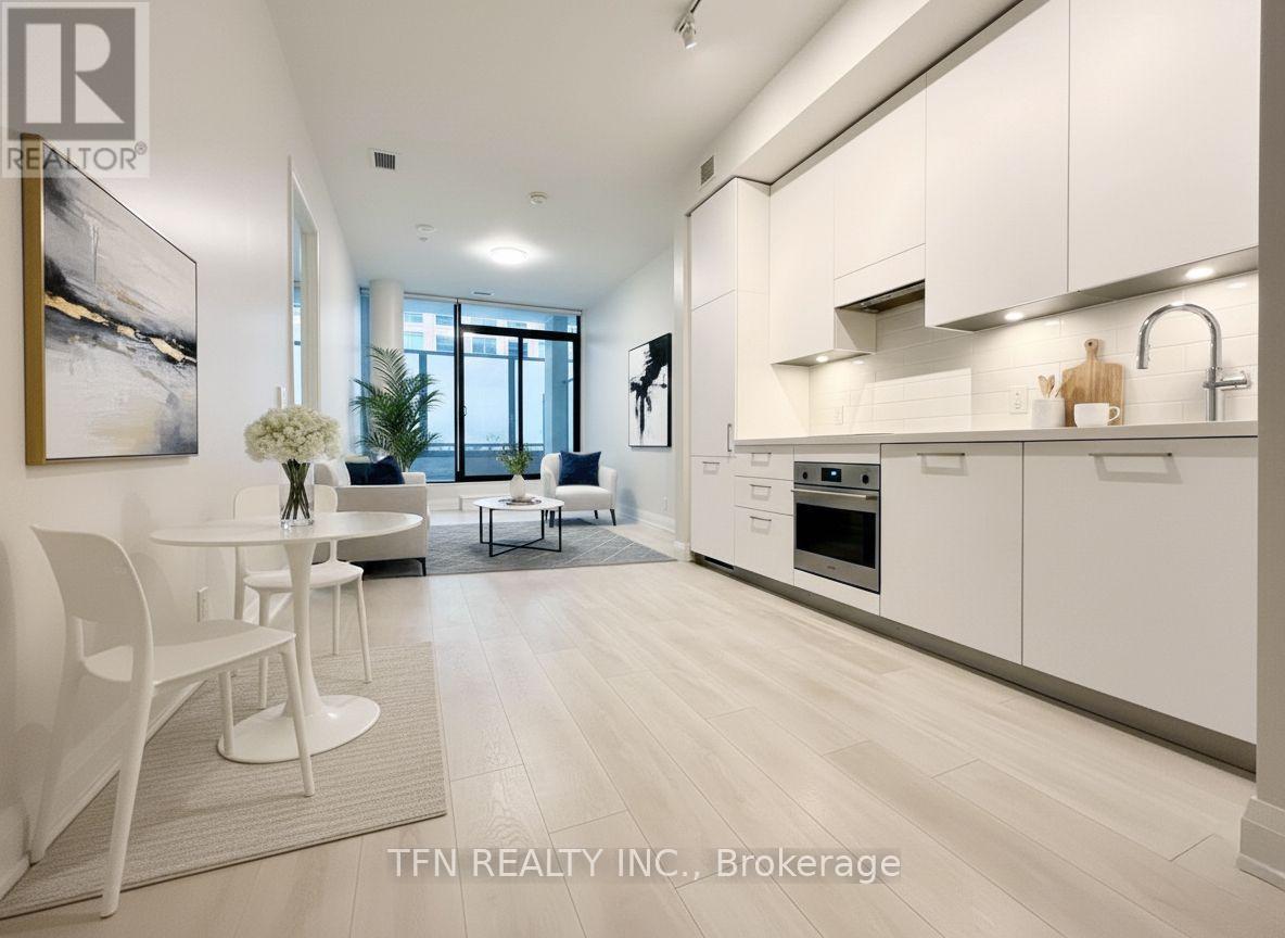 216 - 33 Frederick Todd Way N, Toronto, ON - Indoor Photo Showing Kitchen