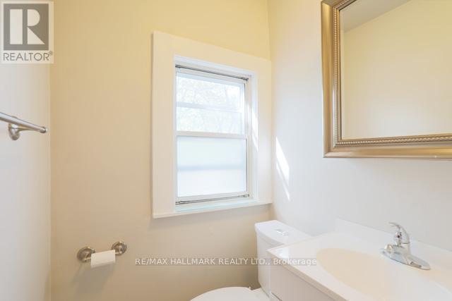 Upper - 1481 Queen Street E, Toronto, ON - Indoor Photo Showing Bathroom