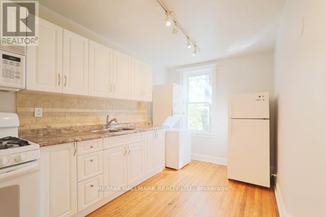 Upper - 1481 Queen Street E, Toronto, ON - Indoor Photo Showing Kitchen