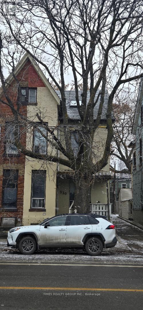 930 Dundas Street E, Toronto, ON - Outdoor