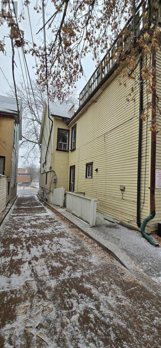 930 Dundas Street E, Toronto, ON - Outdoor