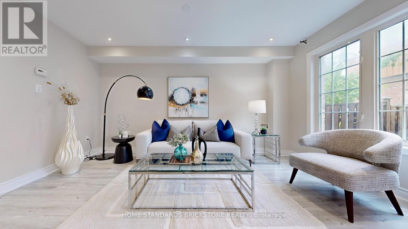 151 Amulet Crescent, Richmond Hill, ON - Indoor Photo Showing Living Room