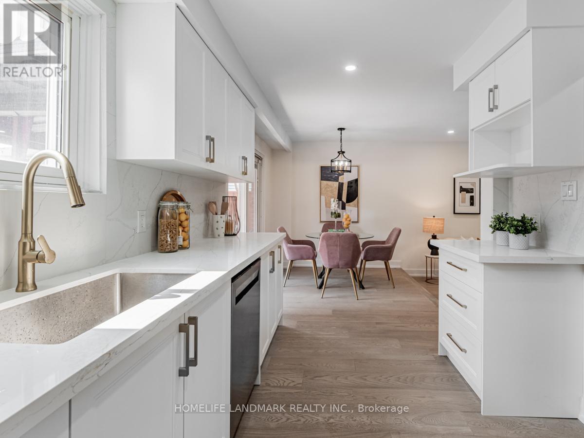 9 Eastman Crescent, Newmarket, ON - Indoor Photo Showing Kitchen With Upgraded Kitchen