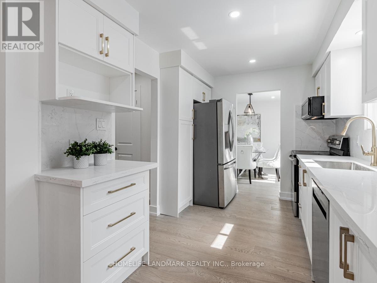 9 Eastman Crescent, Newmarket, ON - Indoor Photo Showing Kitchen With Upgraded Kitchen