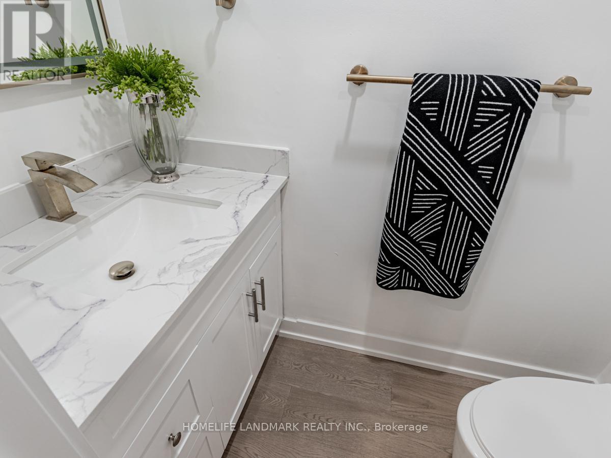 9 Eastman Crescent, Newmarket, ON - Indoor Photo Showing Bathroom