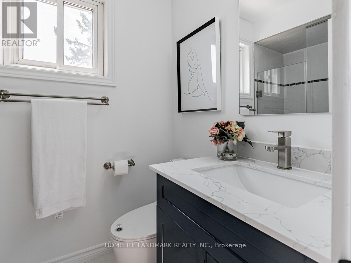 9 Eastman Crescent, Newmarket, ON - Indoor Photo Showing Bathroom